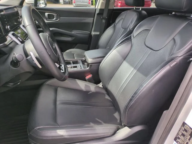Used 2022 White Kia EX image 14