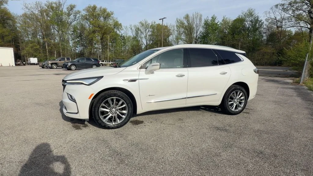 Used 2023 White Buick Avenir image 4