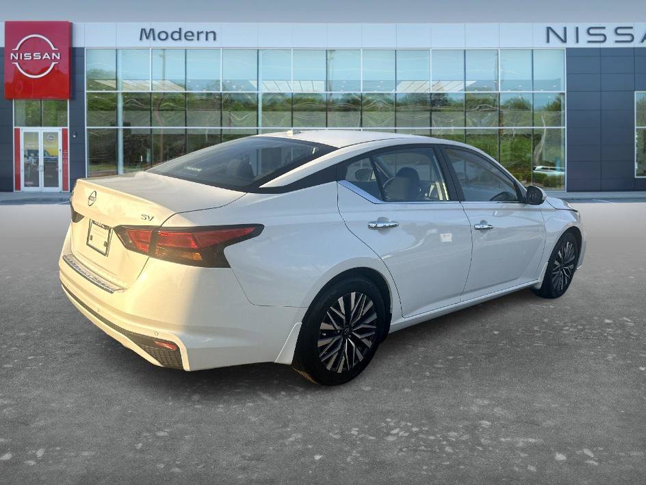 Used 2023 Pearl White Tricoat Nissan 2.5 SV image 5