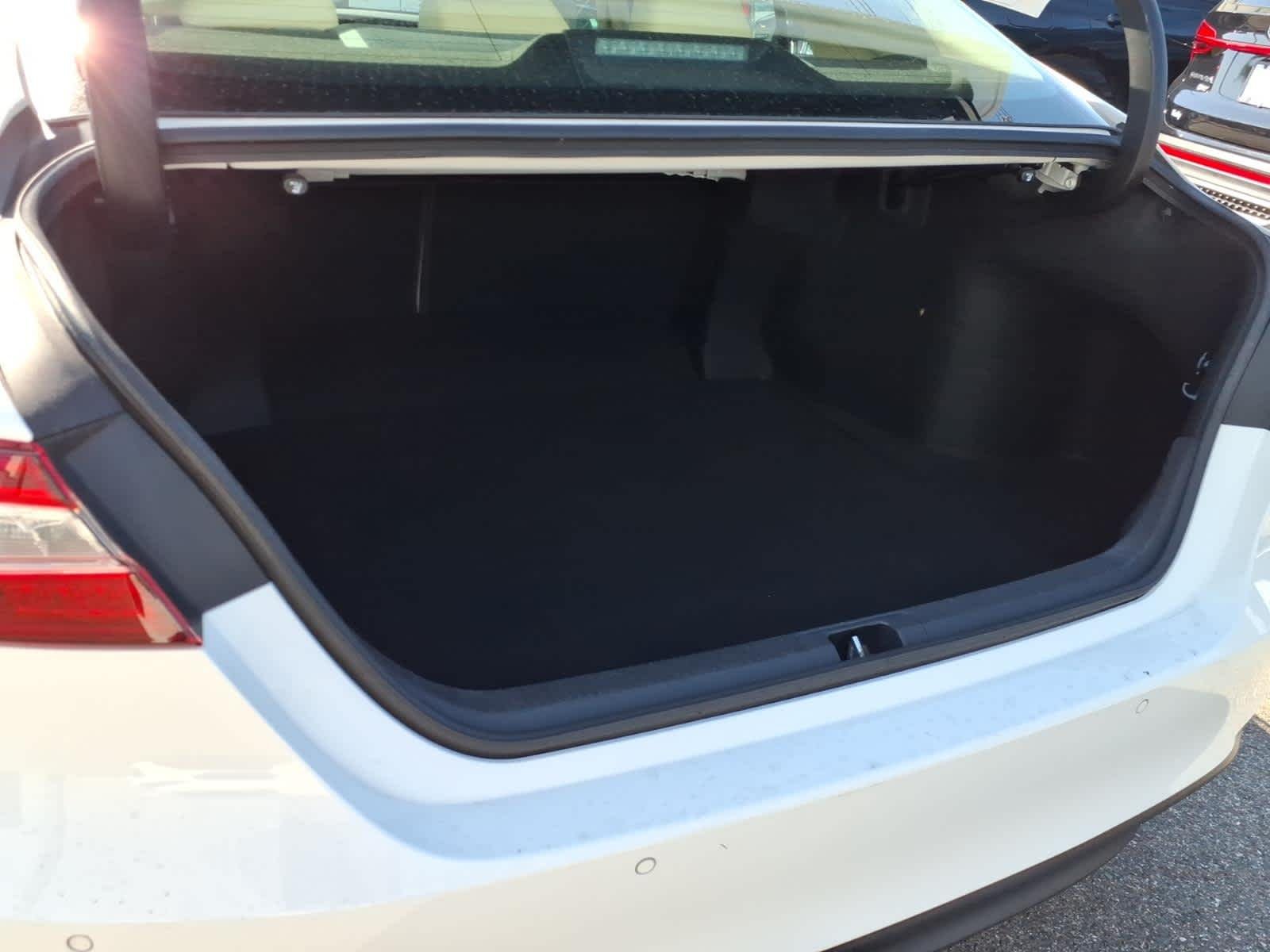 Used 2018 Super White Toyota XLE V6 image 15