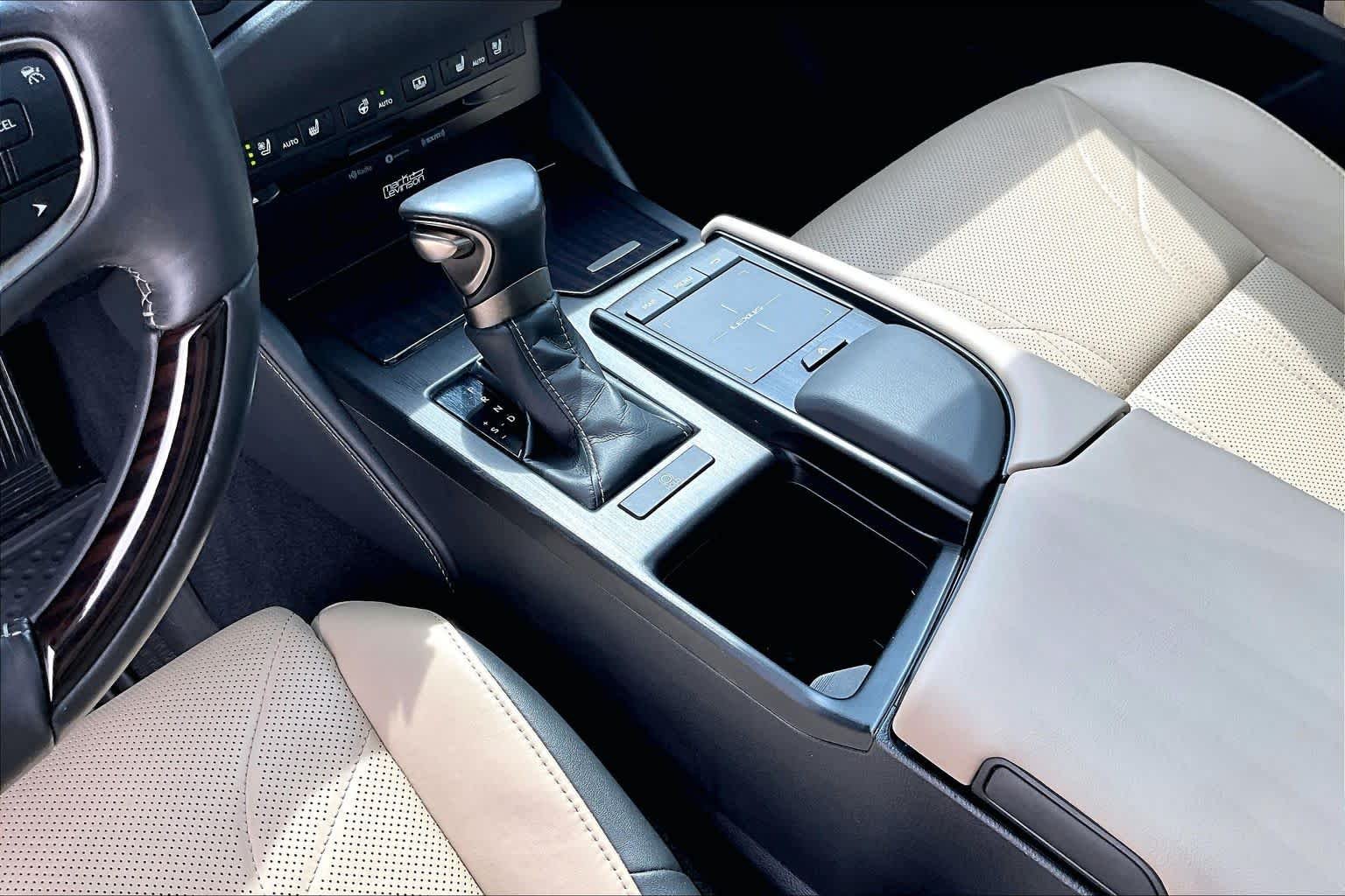 Used 2019 Eminent White Pearl Lexus Ultra Luxury image 15