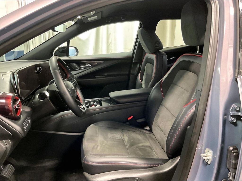 Used 2025 Gray Chevrolet RS image 10