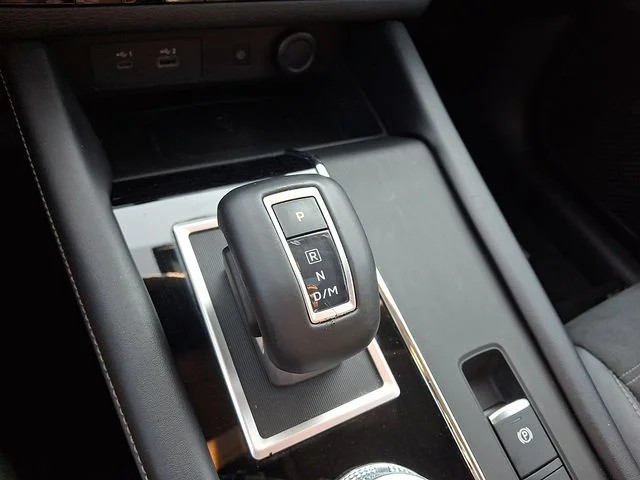 Used 2022  Mitsubishi  image 15