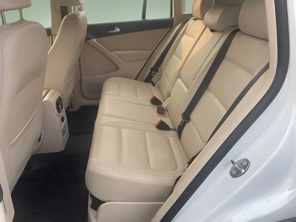 Used 2016 White Volkswagen SE image 14