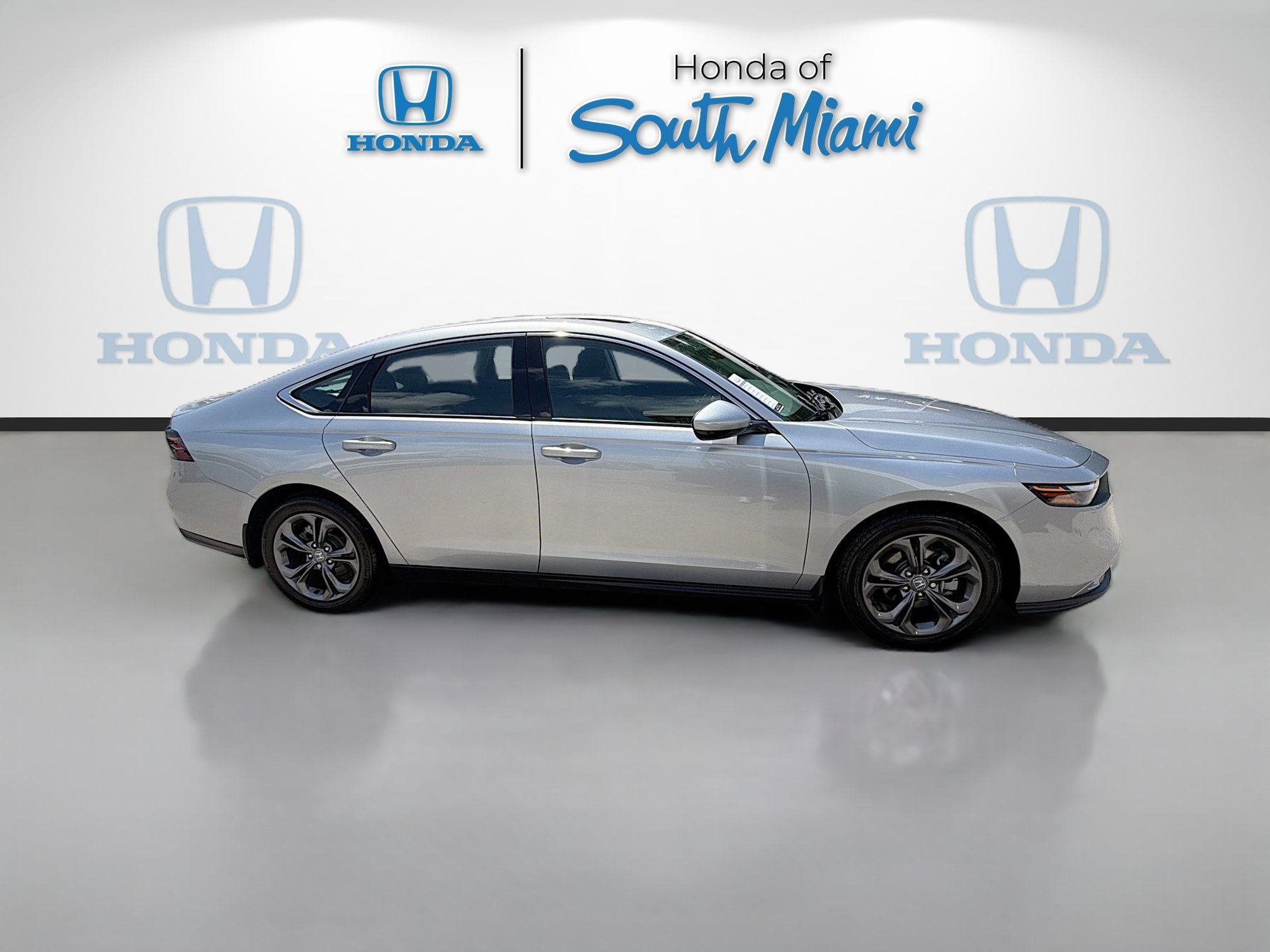 2024 Honda Accord EX - Photo 8