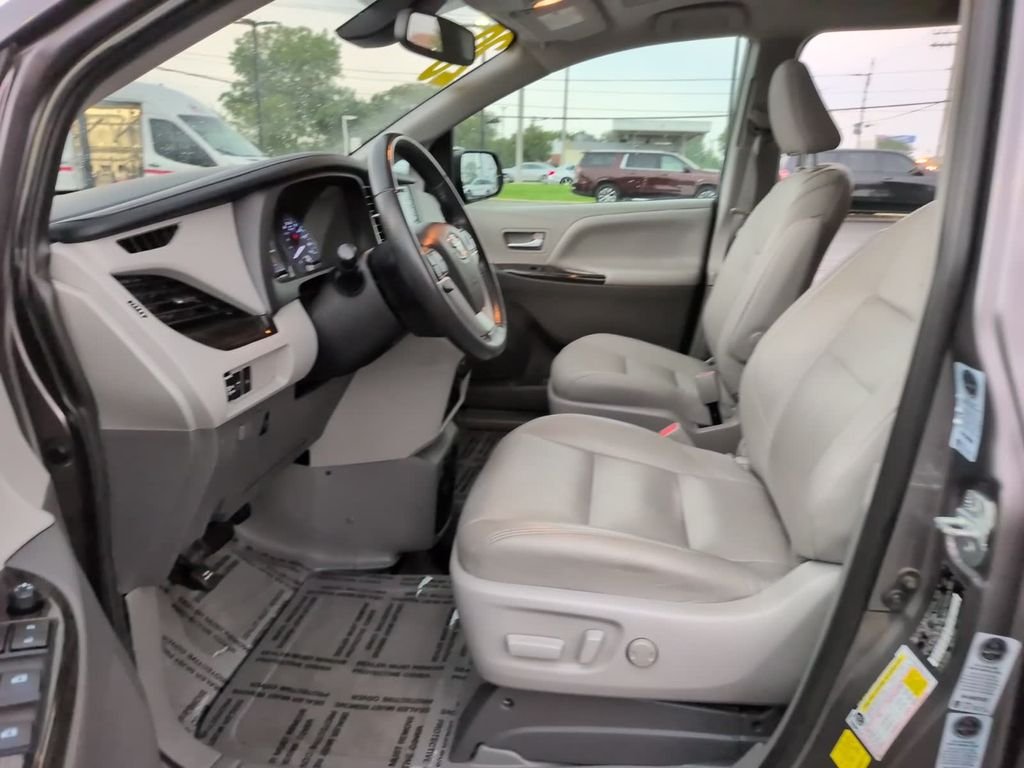 Used 2020 Gray Toyota XLE Premium image 13