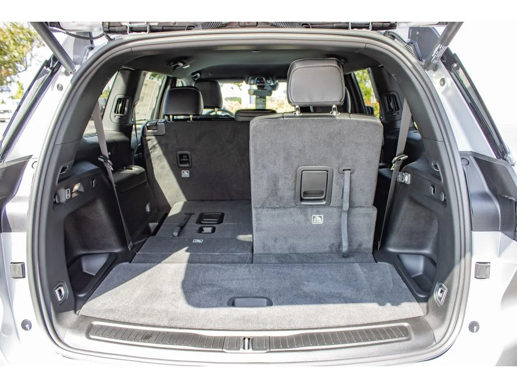New 2026 Silver Zynith Exterior Paint Jeep Laredo Altitude image 13
