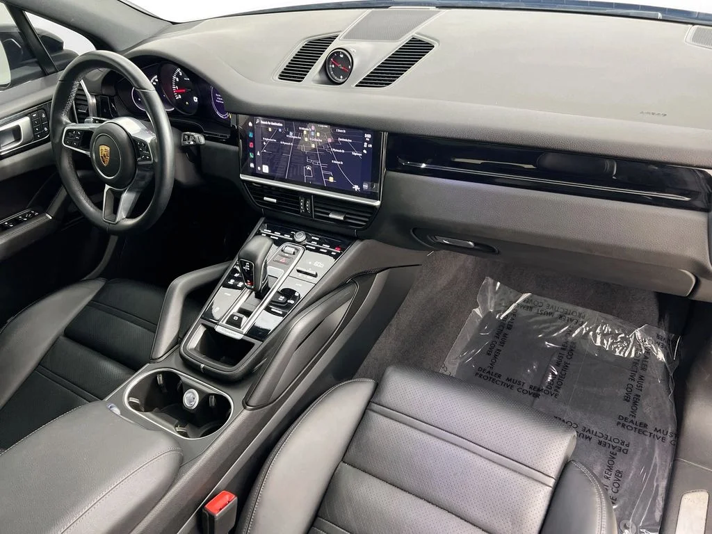 Used 2023  Porsche Base image 31