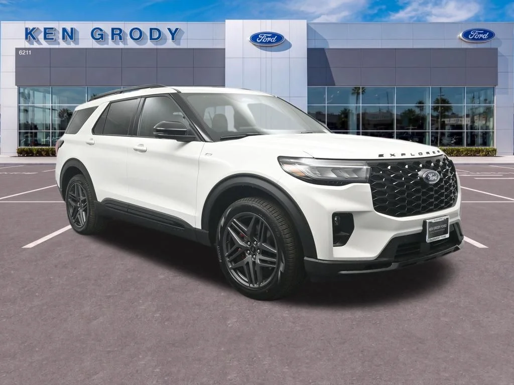 2026 Ford Explorer ST-LINE 4WD's photo