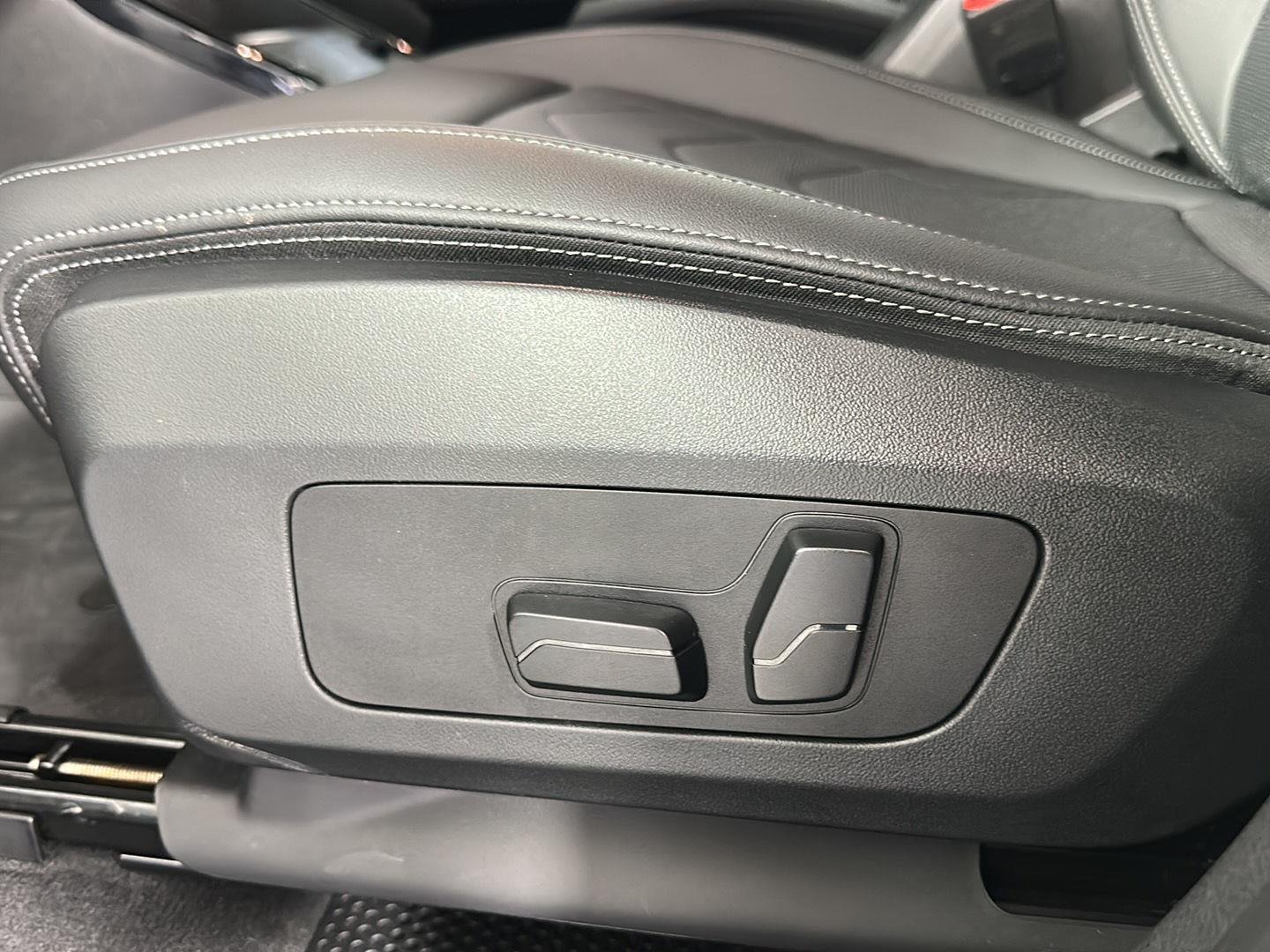 Used 2024 Space Silver Metallic BMW xDrive28i image 10