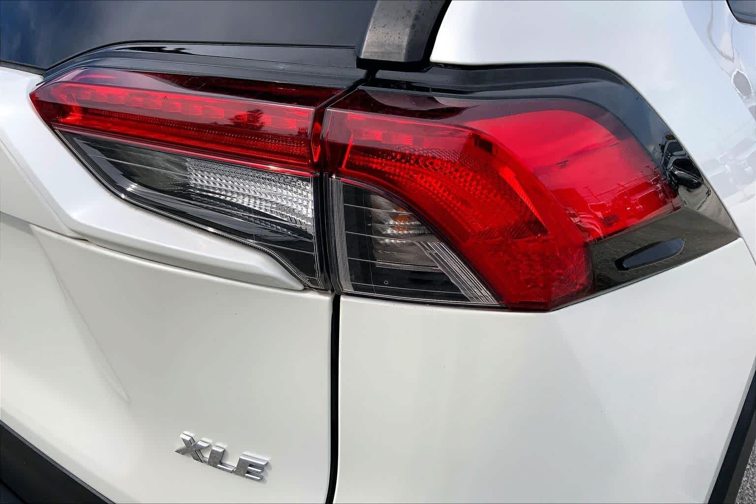 Used 2021 Blizzard Pearl Toyota XLE Premium image 30