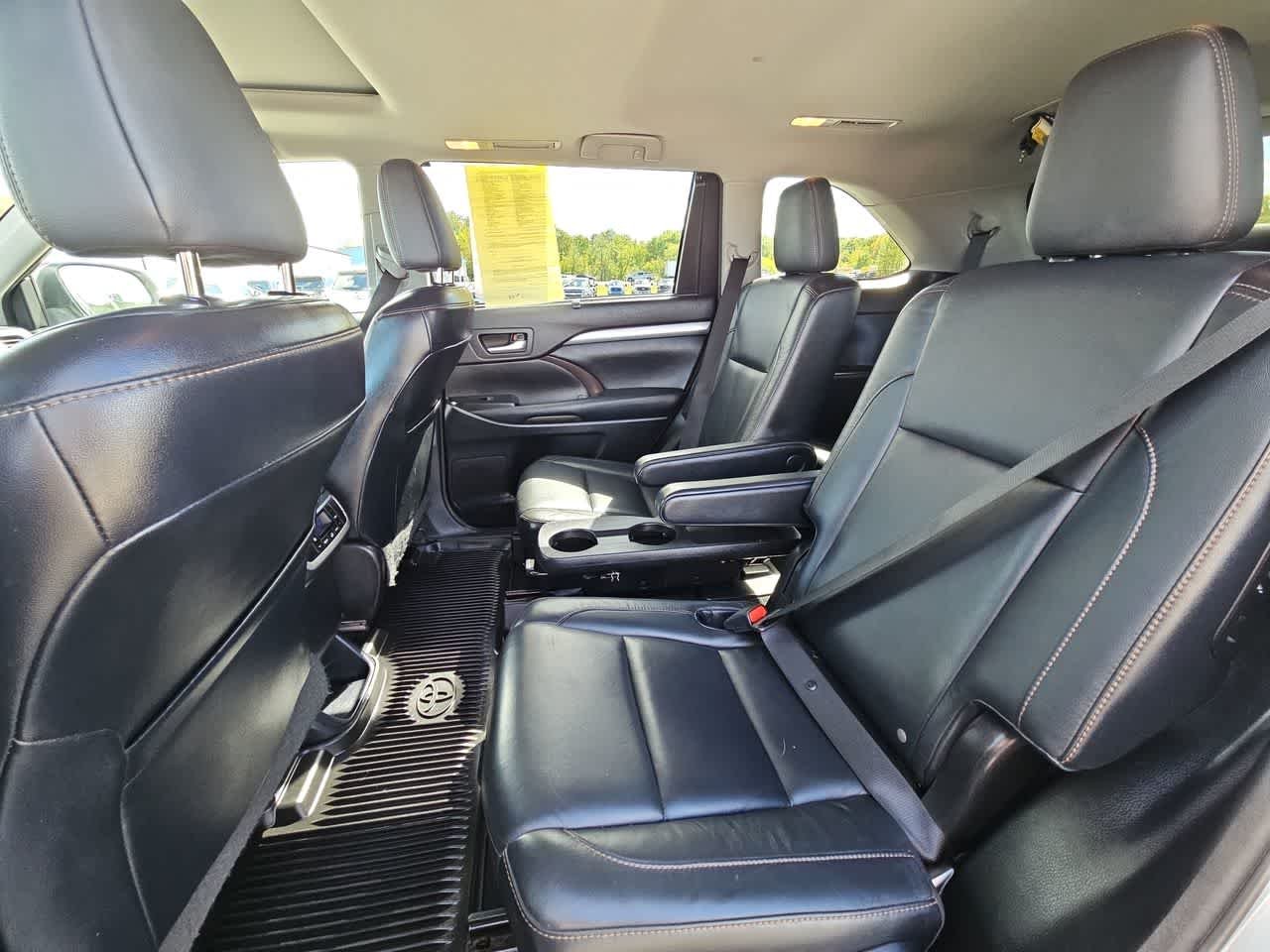 Used 2015 Silver Sky Metallic Toyota XLE image 26
