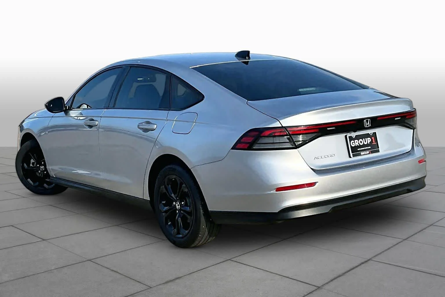 Certified Used 2025 Solar Silver Metallic Honda SE image 12