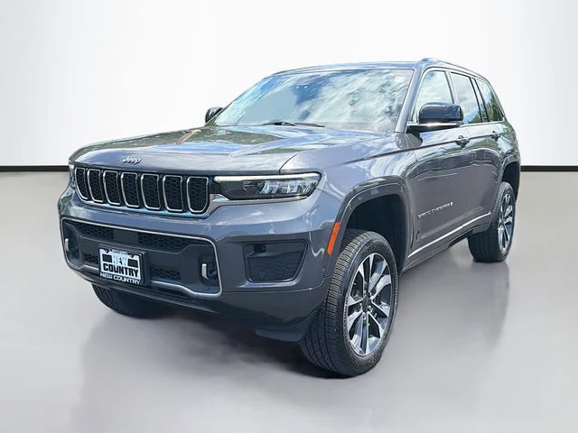 Used 2022 Gray Jeep Overland image 3