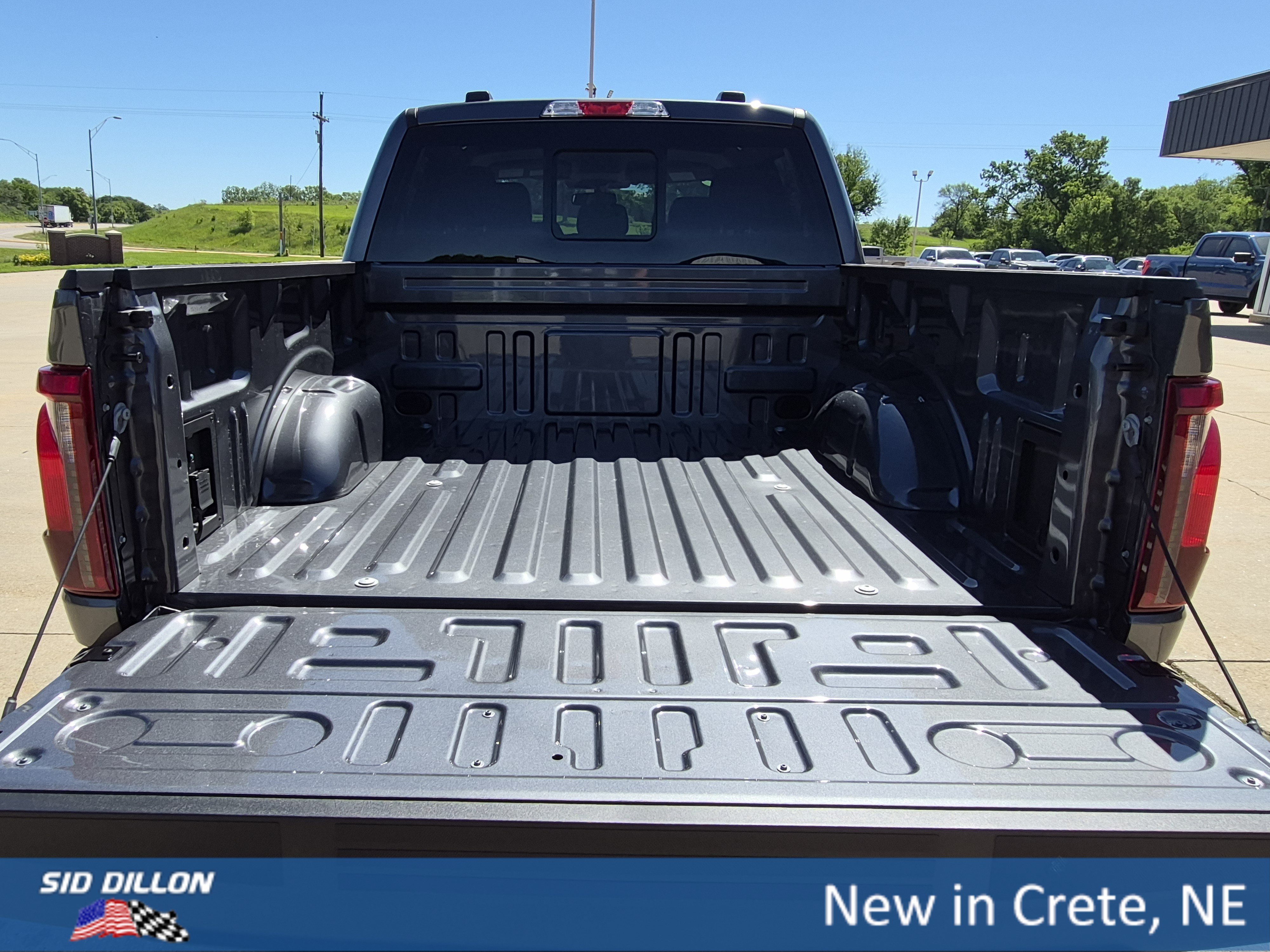 New 2026 Carbonized Gray Metallic Ford XLT image 16