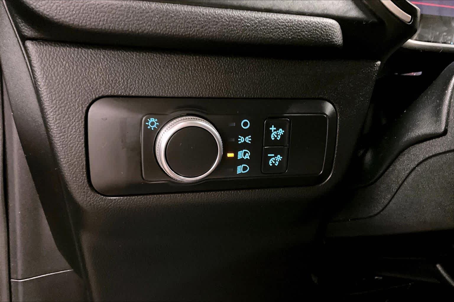 Used 2020 Agate Black Metallic Ford SE image 34