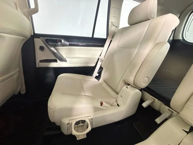 Used 2023 White Lexus GX 460 Premium image 28