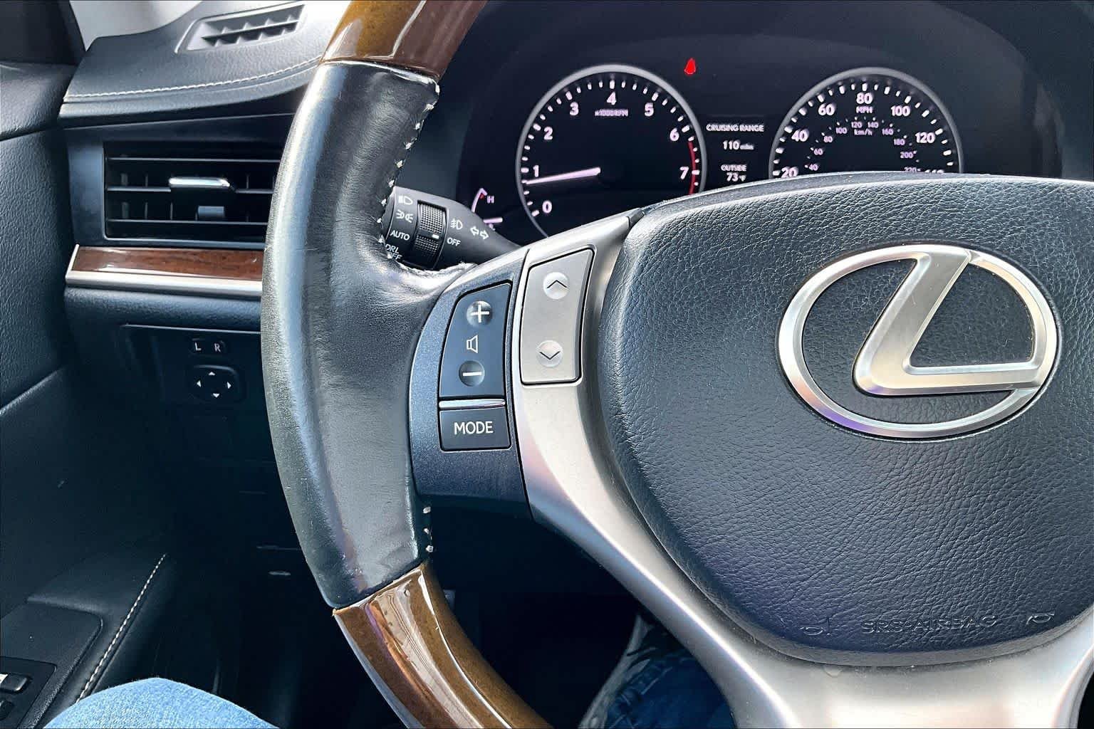 Used 2014 Silver Lining Metallic Lexus  image 24