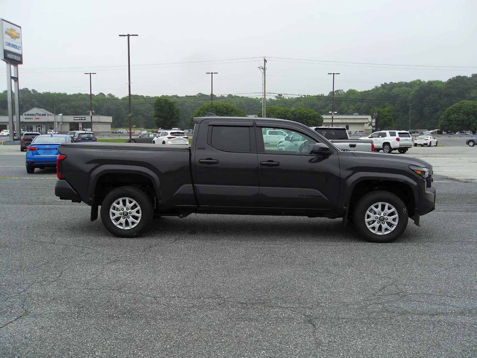 Used 2025 Underground Toyota SR5 image 6