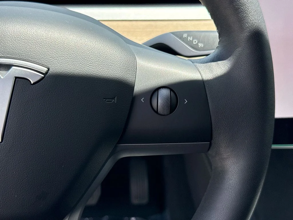 Used 2022  Tesla Long Range image 16