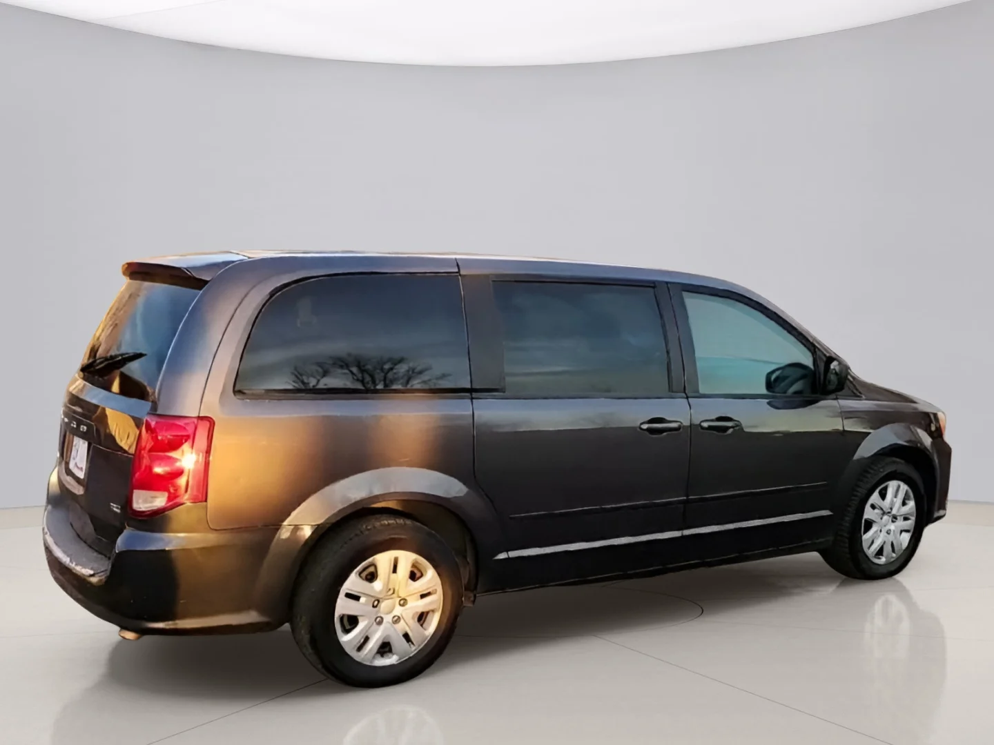 Used 2015 Gray Dodge SE image 7