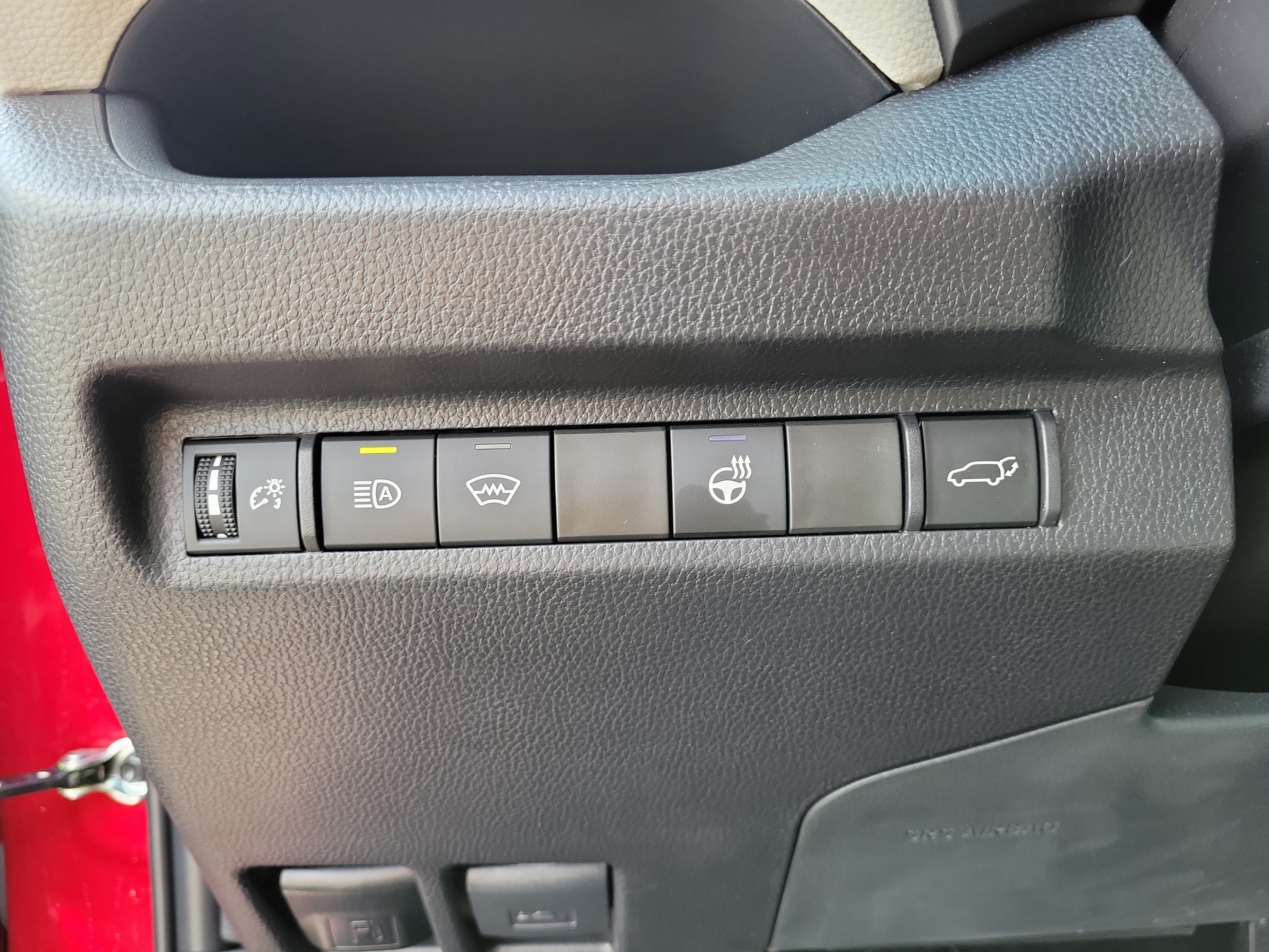 Used 2025 Pearl Toyota XLE Premium image 21
