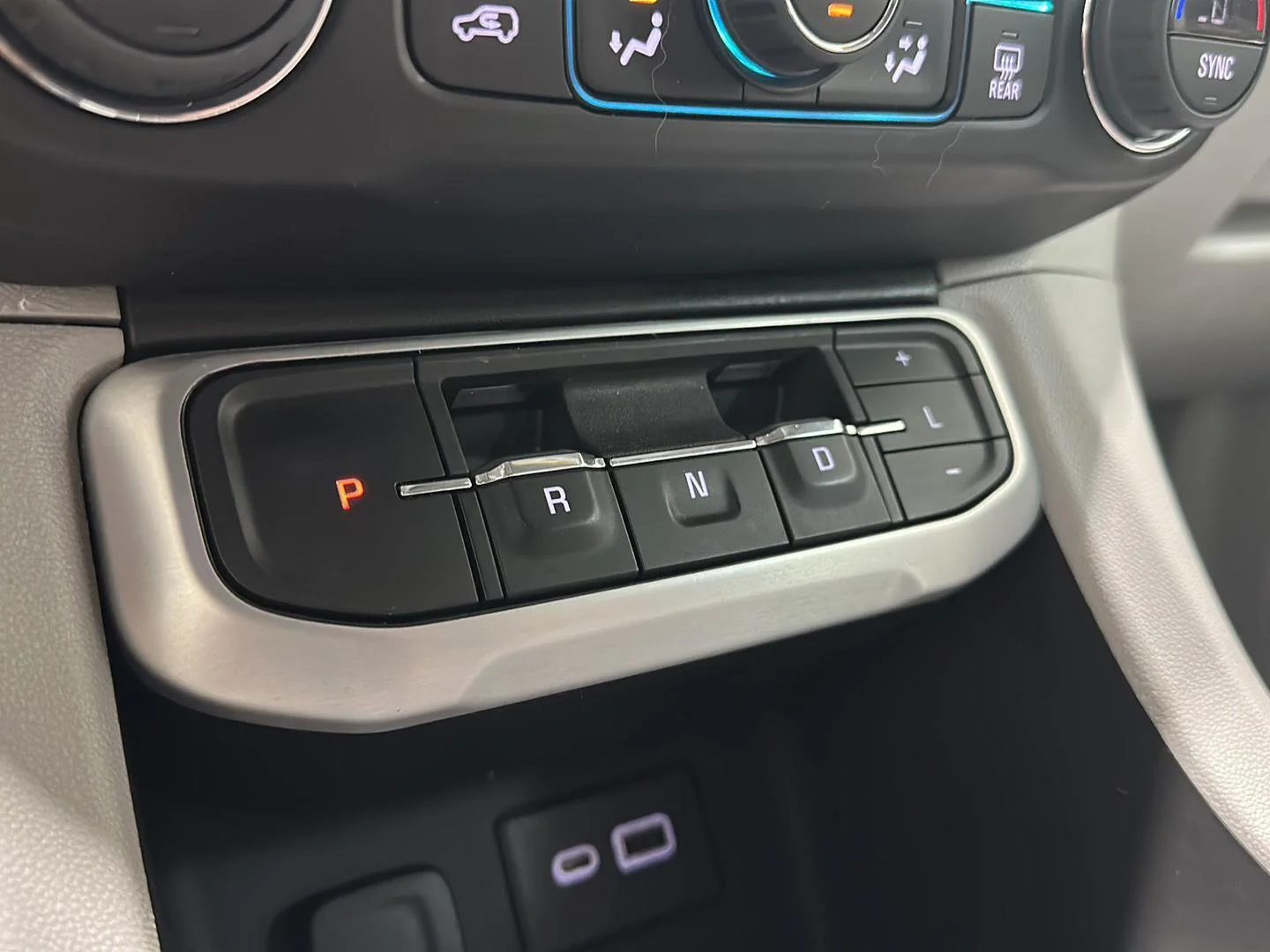 Used 2022 Summit White GMC SLE image 14