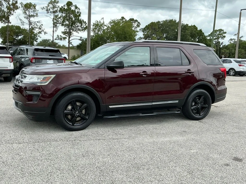 Used 2018 Red Ford XLT image 3