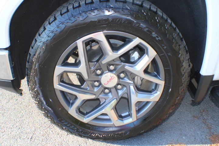 Certified Used 2026 Glacier White Tricoat GMC SLT image 5