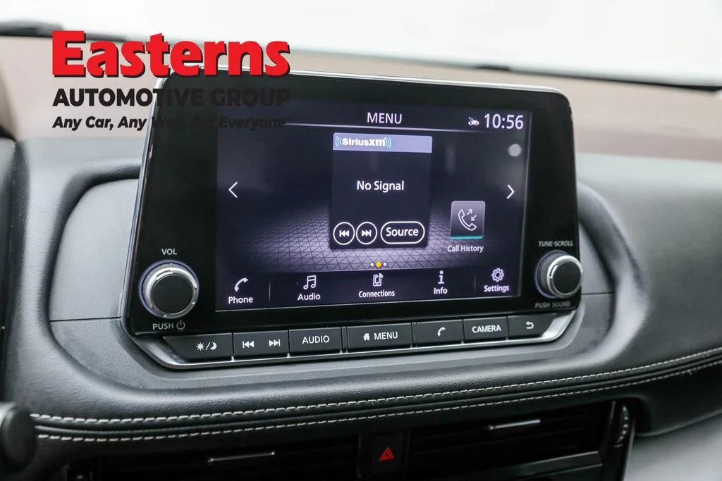 Used 2022 White Nissan SV image 18