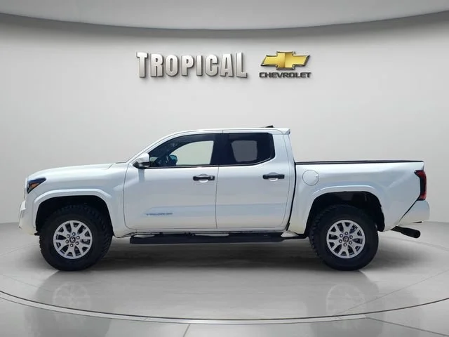 Used 2024  Toyota SR5 image 2