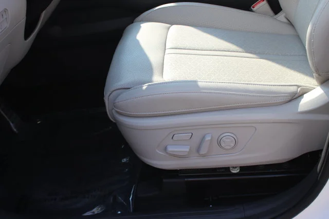 Used 2023 White Kia SX Prestige image 23