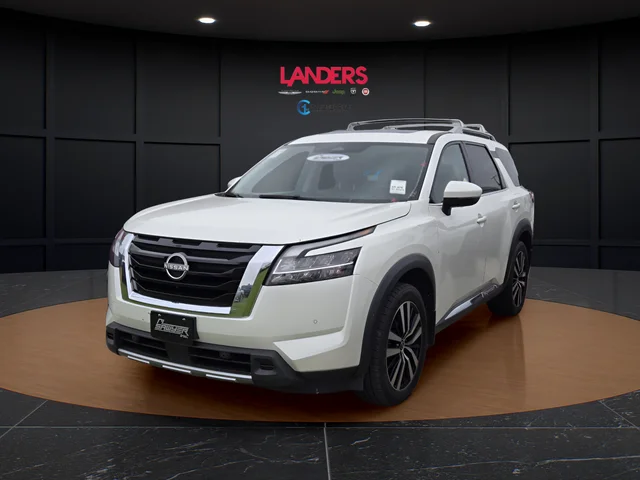 2023 Nissan Pathfinder Platinum 2WD's photo