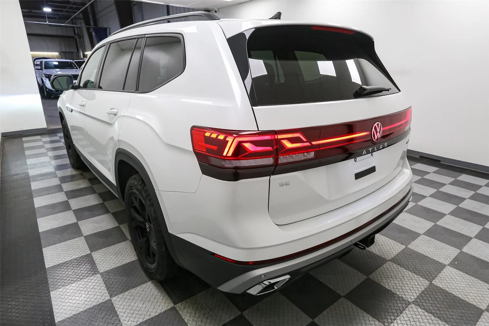 New 2026 Opal White Pearl Volkswagen 2.0T Peak Edition image 10