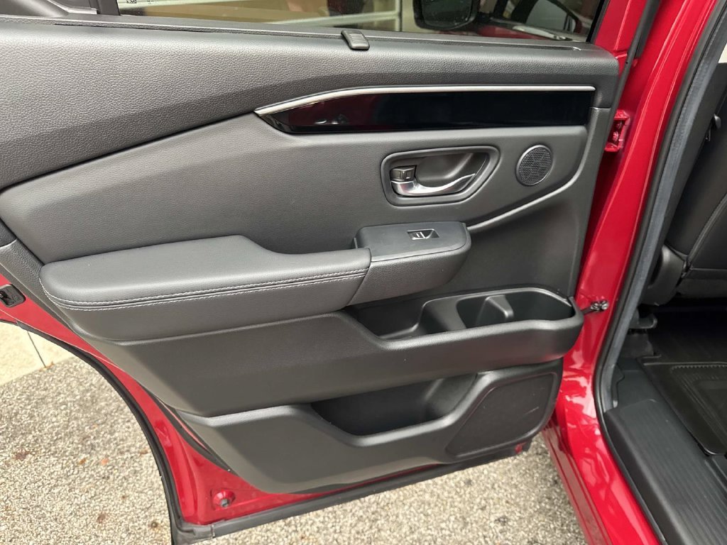 Used 2025 Red Honda Touring image 12