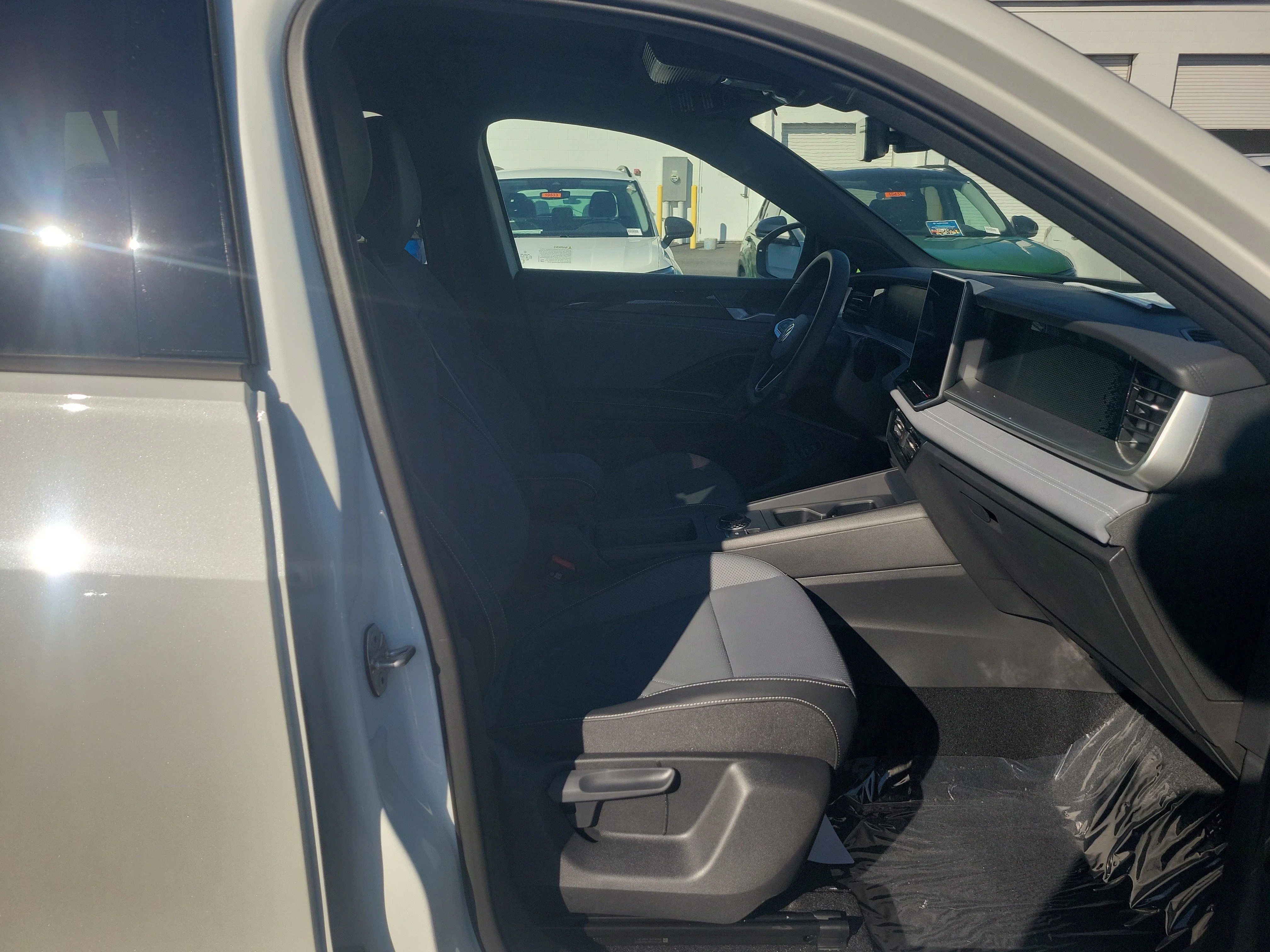 2026 Volkswagen Tiguan SE R-LINE BLACK - Photo 6