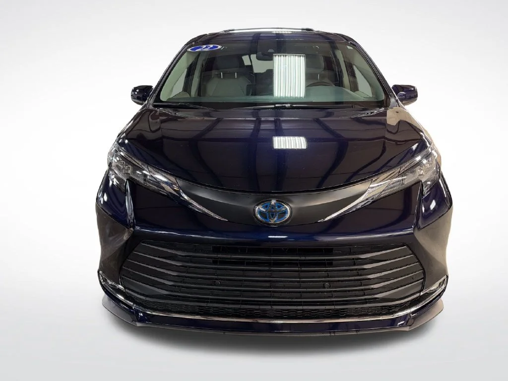 Certified Used 2022  Toyota XLE image 8