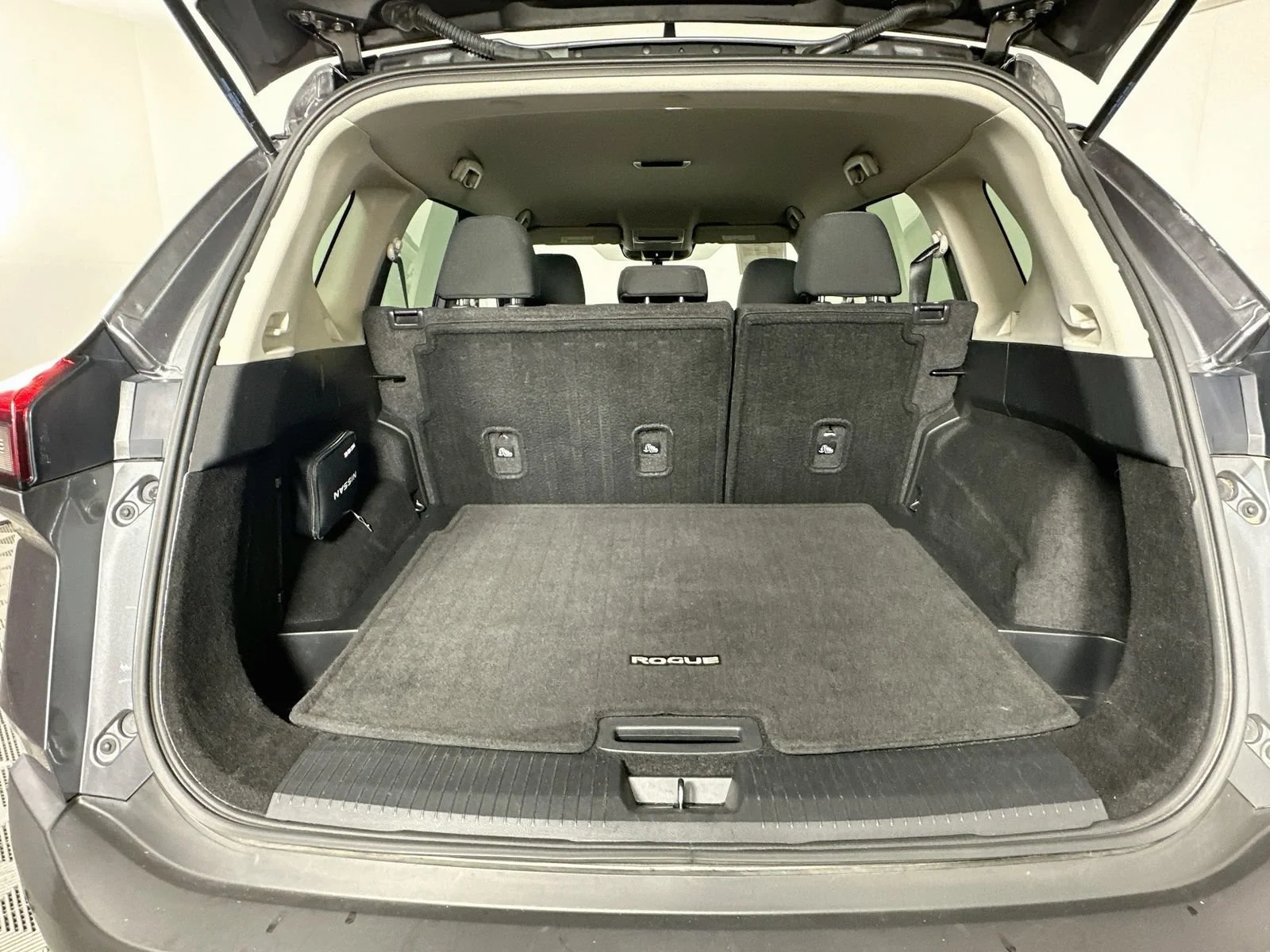Used 2023 Gray Nissan S image 25