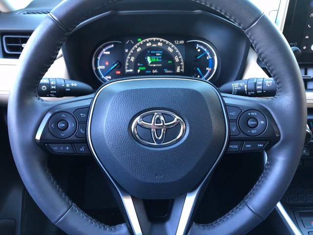 Used 2024 Pearl Toyota XLE Premium image 25