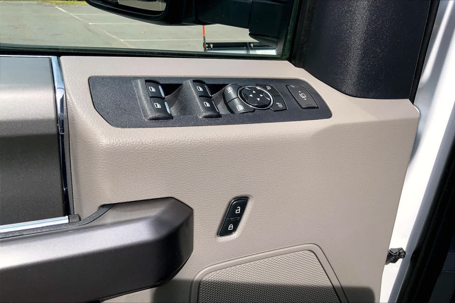 Certified Used 2022 Oxford White Ford XLT image 36