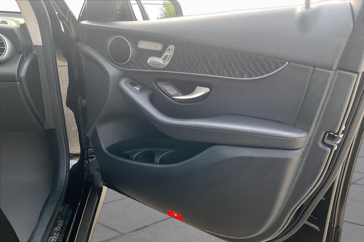 Used 2016  Mercedes-Benz GLC 300 image 20