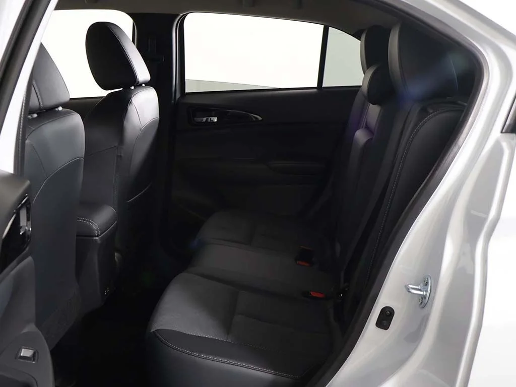 New 2026 White Mitsubishi SE image 28