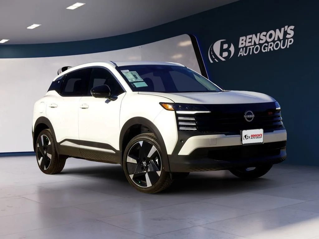 2026 Nissan Kicks 2.0 SR's photo