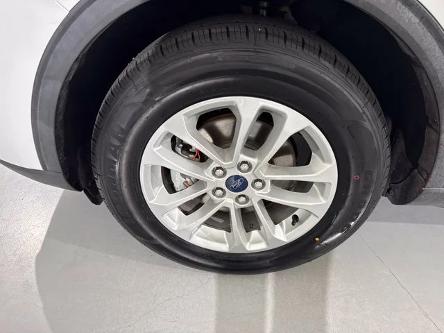 Used 2021 White Ford SE image 4