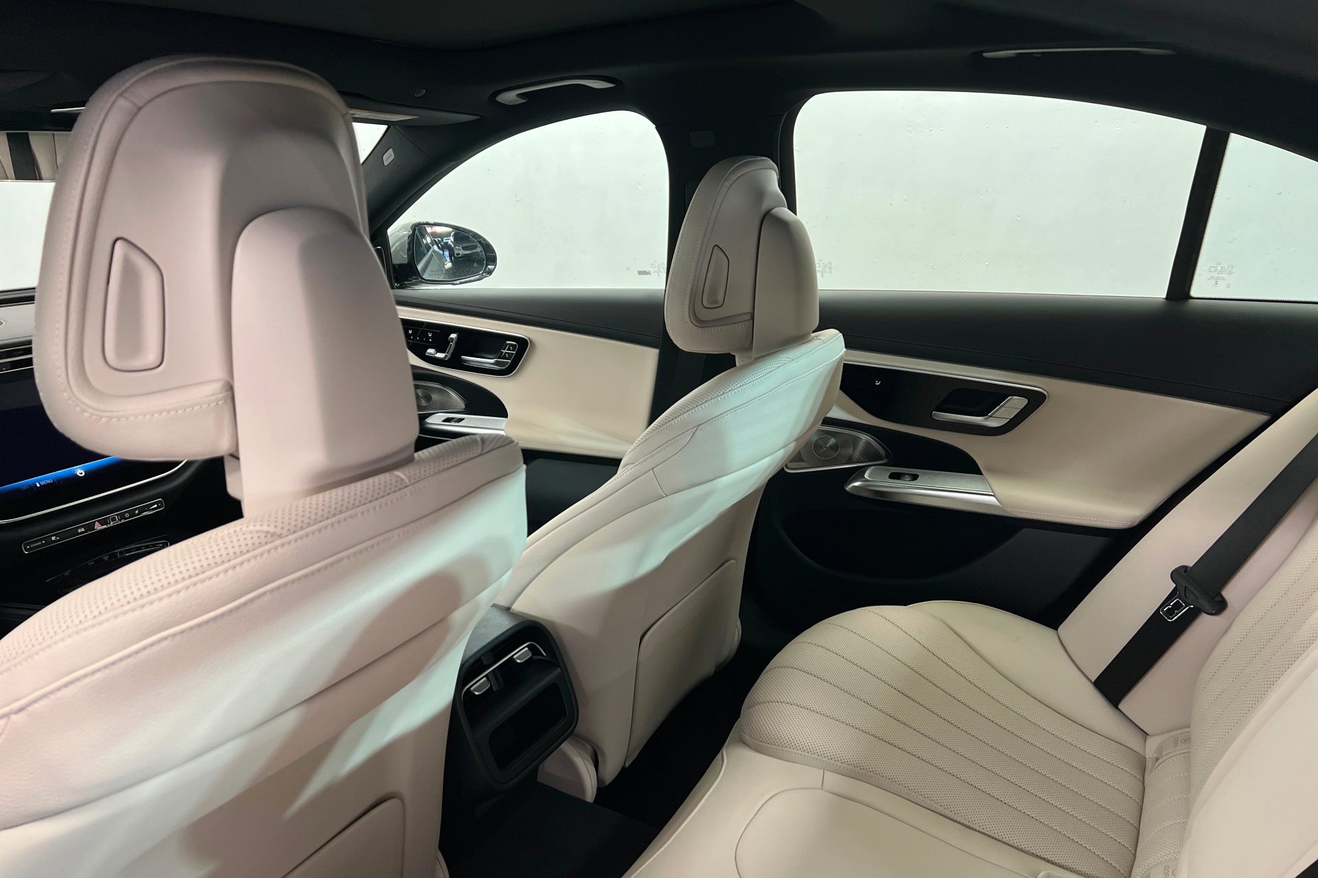 New 2026 MANUFAKTUR Alpine Grey Mercedes-Benz E 350 image 44