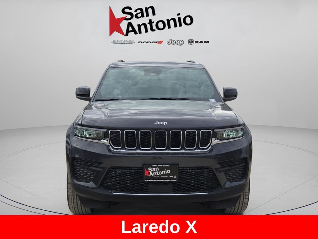 New 2025 Baltic Gray Metallic Clear-Coat Exterior Paint Jeep Laredo X image 4
