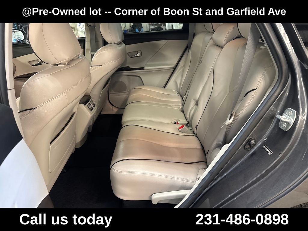 Used 2010  Toyota Base image 26