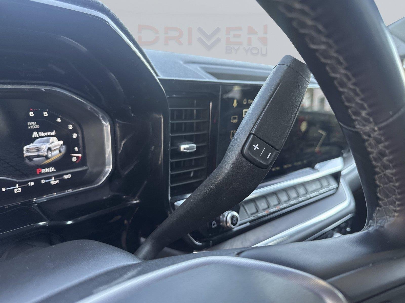Used 2025 SUMMIT WHITE GMC SLT image 18