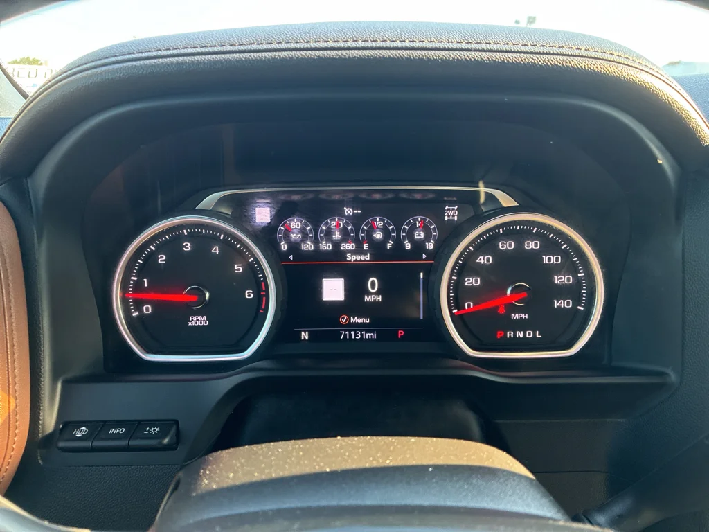 Used 2022 Iridescent Pearl Tricoat Chevrolet High Country image 25