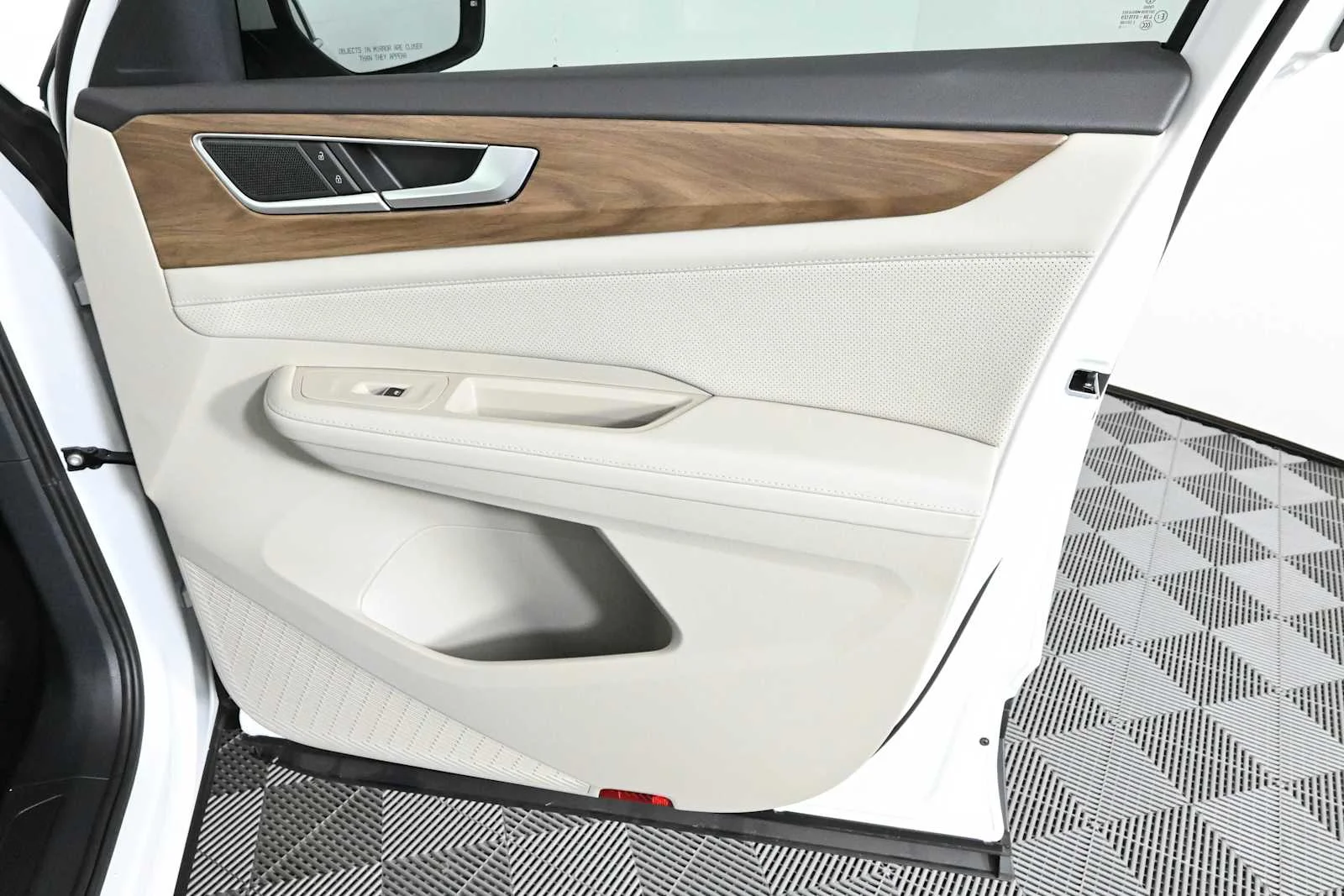 New 2026 Opal White Pearl Volkswagen 2.0T SE image 11